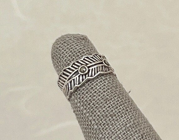Sterling Silver Feather Pattern Toe Ring - image 3