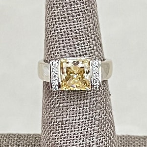 Anello in argento sterling con zirconi gialli e bianchi
