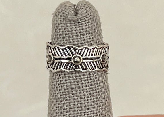 Sterling Silver Feather Pattern Toe Ring - image 1