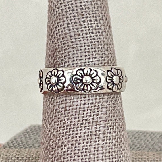 Sterling Silver Floral Pattern Ring