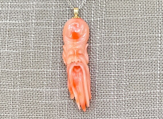 14K イエロー ゴールド 彫刻珊瑚 中国賢者ペンダント - Etsy 日本