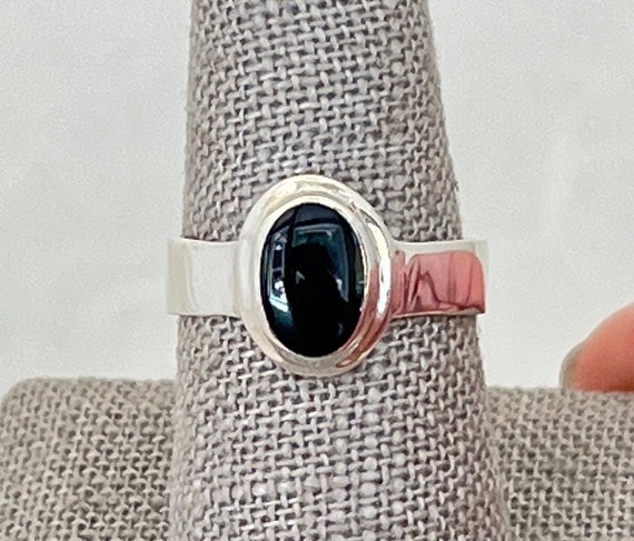 Vintage Sterling Silver Oval Black Onyx Ring - image 1