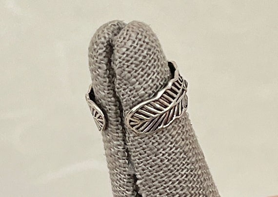 Sterling Silver Feather Pattern Toe Ring - image 4