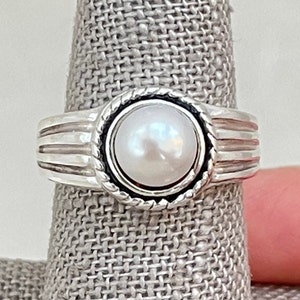 Anello Halo con corda di perle coltivate in argento sterling