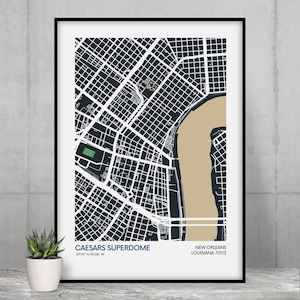 Op de afbeelding: Een zwart-witte kaartprint van New Orleans, Louisiana, met daarop de Caesars Superdome. De kaart toont de straten en waterwegen van de stad. De tekst "CAESARS SUPERDOME" en "NEW ORLEANS LOUISIANA 70112" staat onder de kaart gedrukt.