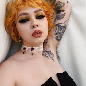 Custom Perlen Weißer Bram Choker / Blood Drop Vampir Biss Hand genäht auf neue Spitze