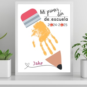 Huella de la mano del primer día de clases en español / Libro de memorias / Recursos para maestros / Hola preescolar / Primer día de clases imprimible / Arte de huellas de manos /