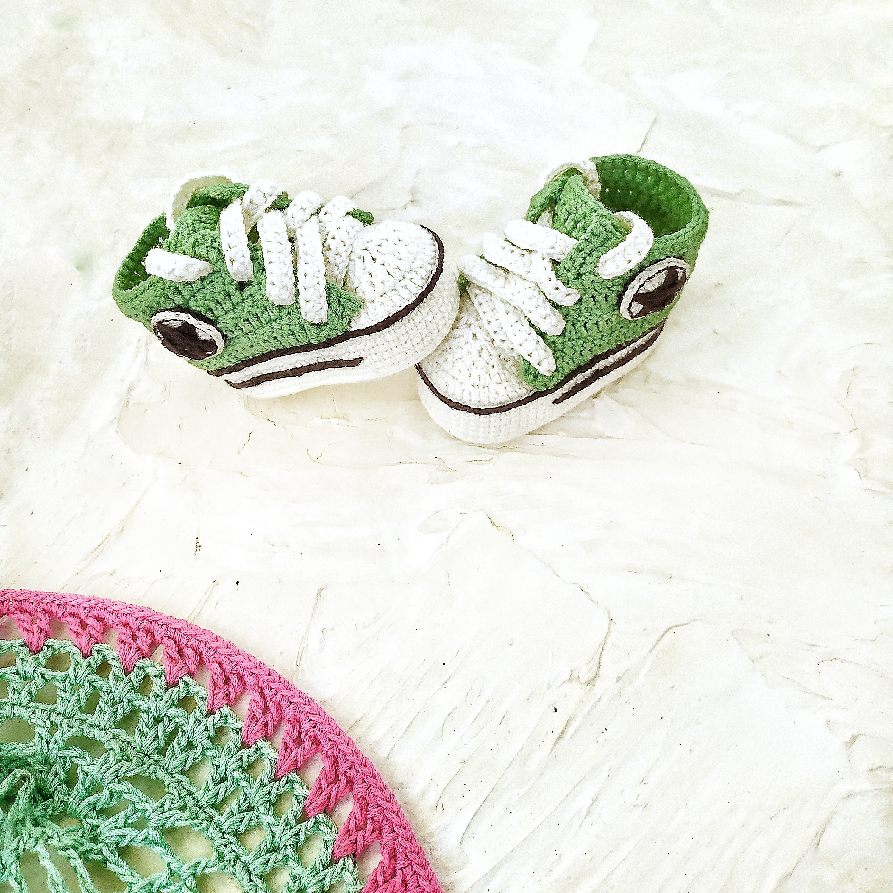 Papua Ny Guinea Reporter dynamisk Crochet Converse Booties Green Boots Baby Crochet Sneakers - Etsy