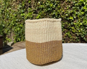 Cesta de sisal color tostado y natural