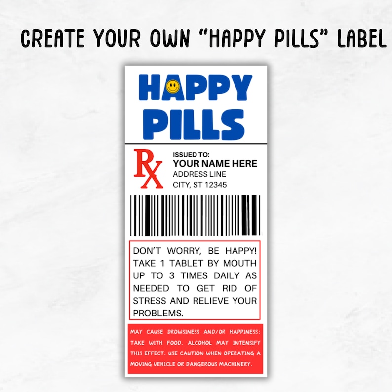 Op de afbeelding: Een wit etiket met blauwe tekst met de tekst "HAPPY PILLS" en een smiley. Het etiket bevat ruimte voor een naam en adres, een barcode en instructies: "DON'T WORRY, BE HAPPY!" en waarschuwingen.