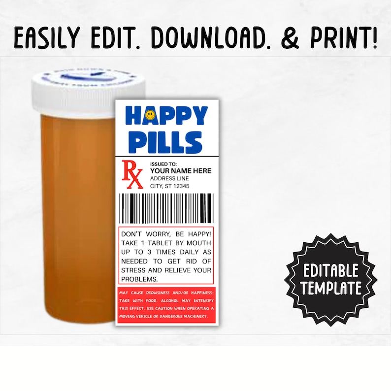 Op de afbeelding: Een medicijnfles met een label met de tekst "HAPPY PILLS". Het label bevat een smiley, een barcode en instructies om &eacute;&eacute;n tablet tot drie keer per dag in te nemen. De tekst "EASILY EDIT. DOWNLOAD. & PRINT!" staat bovenaan.