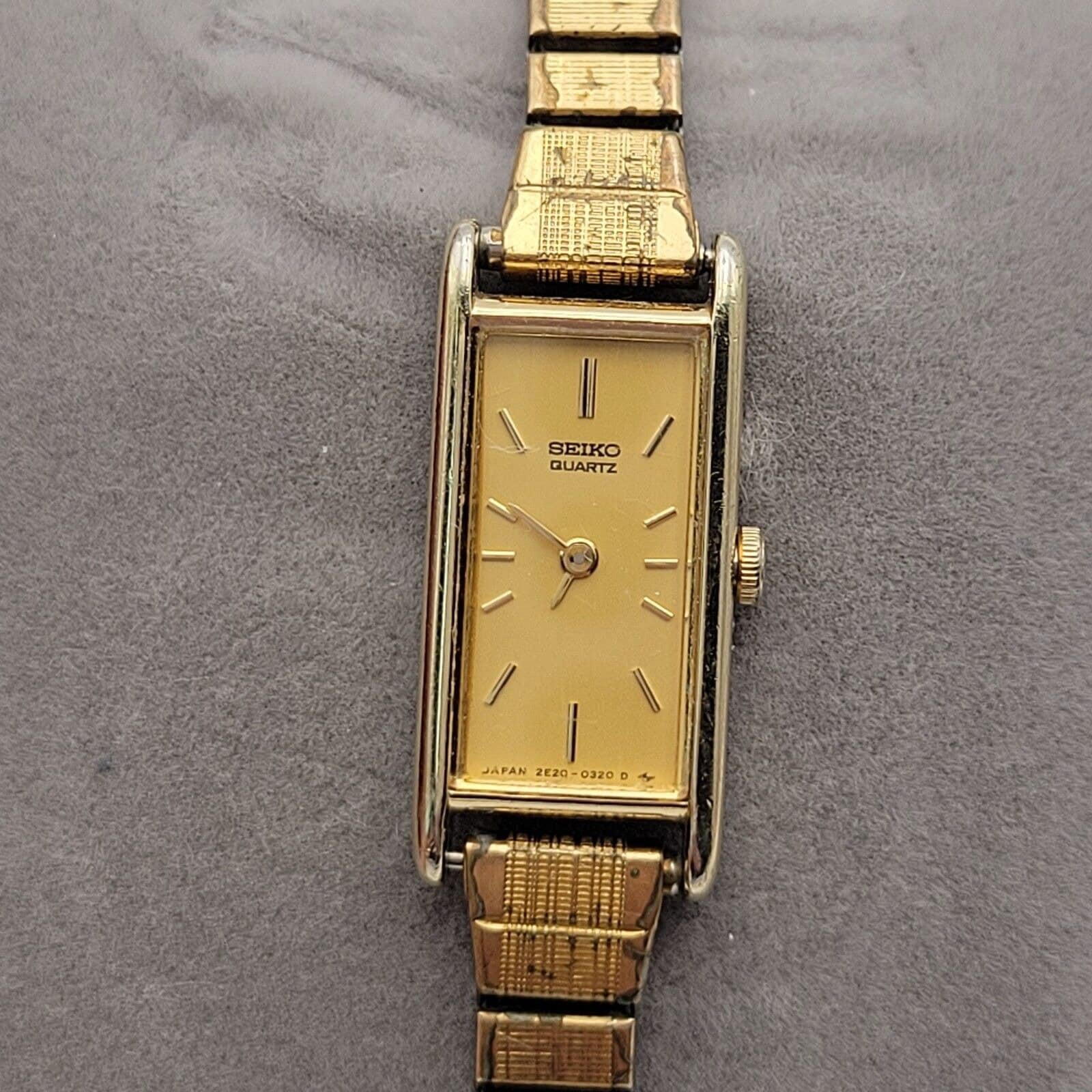 Original Vintage Seiko Quartz Gold Tone Ladies Watch 2E20-5239 New