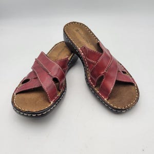 Sandały Naturalizer damskie SZ 7 M, brązowe, czerwone, skórzane, płaskie, z odkrytymi palcami