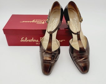 Vtg Salvatore Ferragamo Braun Leder T-Strap Mary Jane Pumps Größe 9,5 AAA ITALY