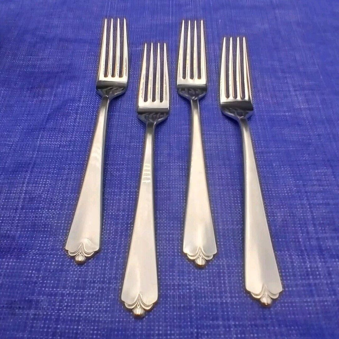 Wallace Lotus 18/8 Stainless Steel Dinner Fork – Silver – 1pc – MPN 5252566