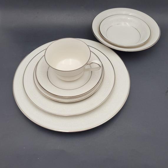 Noritake Ivory SORRENTO 7565 JAPAN Set of 7 Pieces Vintage Unique