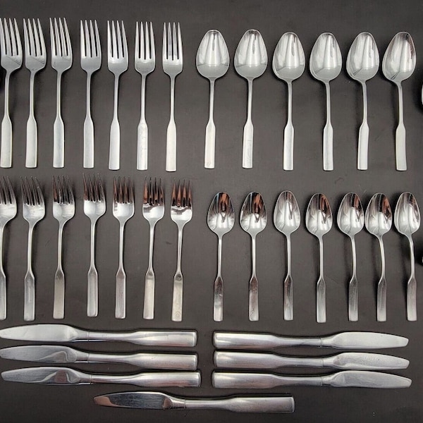 Vintage 39 Pc Oneida Antares Stainless Flatware Set of 7 Discontinued.