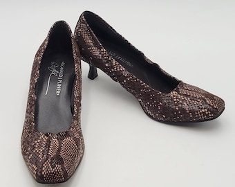 Donald J Pliner Snake Skin Kitten Heel Pumps - Size 6M