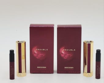 Boucheron Trouble Eau De Parfum Spray para bolso Estuche de viaje dorado 2 viales 1,2 ml Juego de 2