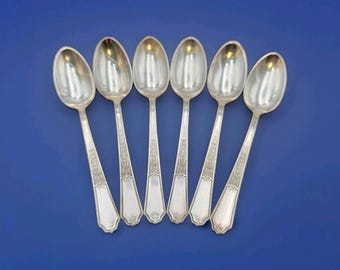 7本のシルバーメッキのエレガントなデミタススプーン 1847年製