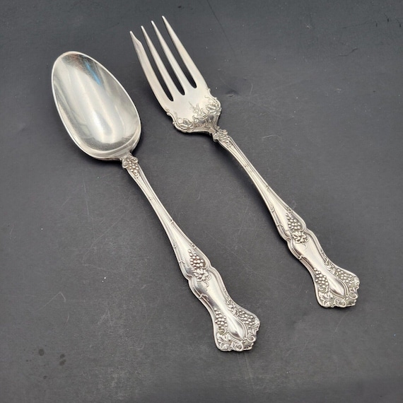 1847 Rogers Bros. Silverplated Vintage Pattern Grape Salad Serving