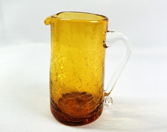 Mini pichet vintage en verre craquelé Pilgrim Amber avec poignée appliquée et soufflée à la main MCM