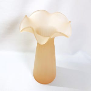 Ruffled Rose Pink Satin Glass Vase Vintage Frosted Glass Flower Holder 8 1/2”