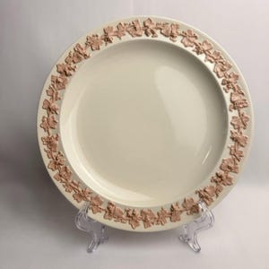 Wedgwood Pink Embossed Queen’s Ware 10” Cake Plate Vintage Grapevine Border 1948