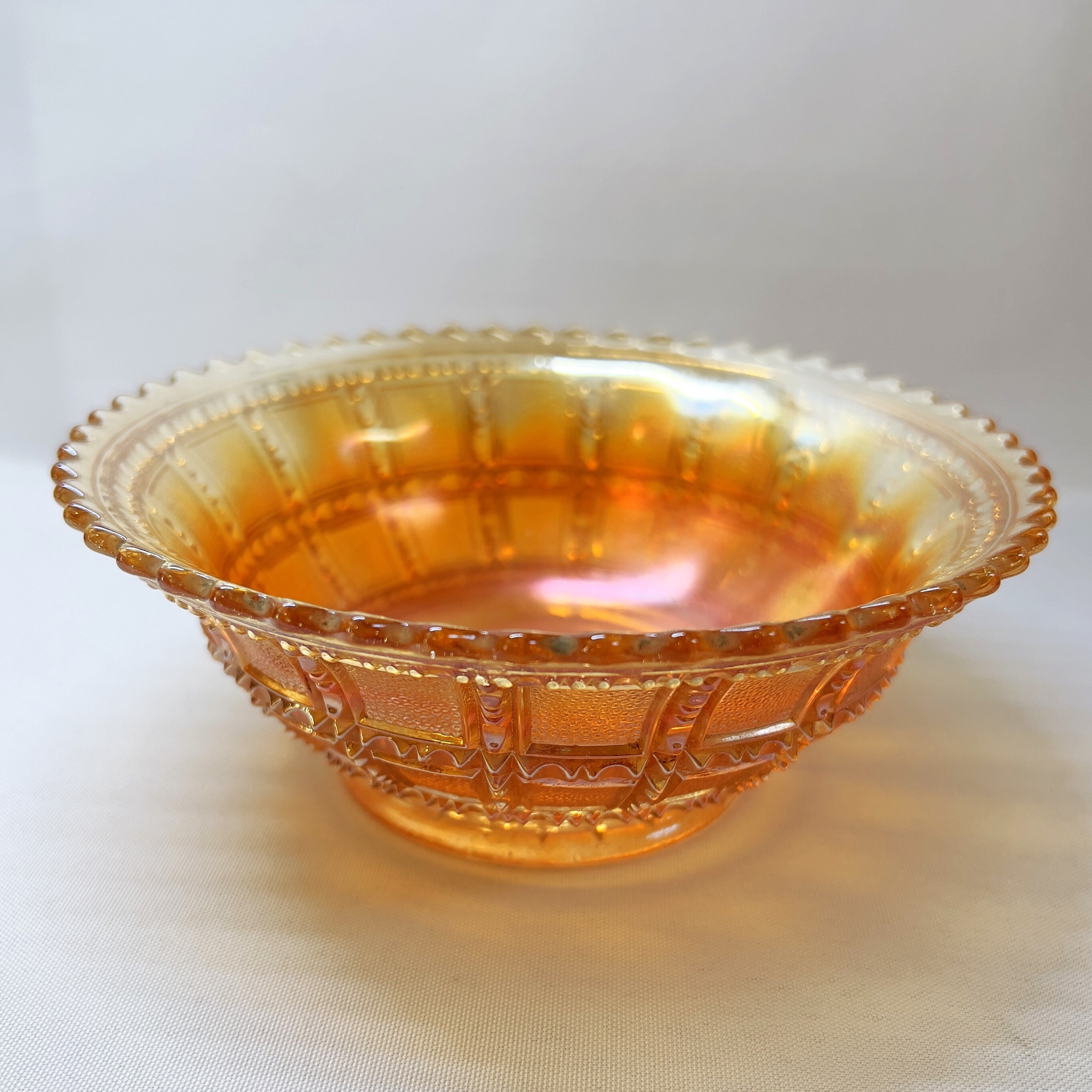 Large Carnival Glass Bowl (DEB) Large Carnival Glass Bowl (DEB)
