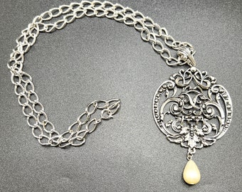 AVON Antique Silver Tone Medallion Vintage Pendant Necklace 26”