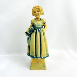Karneval Chalkware Antik Mädchen Figur grün blaues Kleid Art Deco 1920s 6”