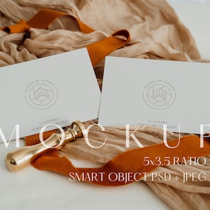 5x3.5 Doppelseitiges Karten Mockup, Boho Styled Mockup Flatlay, Neutrales stationäres Mockup, RSVP und Beilagenkarten, PSD Smart Object und JPEG
