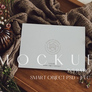 Horizontal Card Mockup, 7x5 Invite Floral Boho Flatlay Mockup, Minimalistisch Neutraal, Digital Download Photoshop PSD Smart Object en JPEG