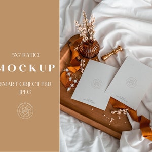 5x7 Doppelseitiges Karten Mockup, Boho Styled Mockup Flatlay, Minimalistisches Neutrales Hochzeitseinladungs Mockup, Photoshop PSD Smart Objekt und JPEG