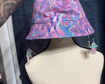 Alien themed charm bucket hat