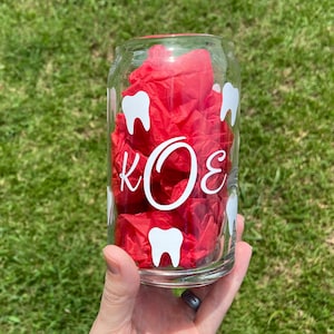 Monogrammed Dental Bierdosen Glas, Eiskaffee Glas, Geschenk für Denim, Geschenk für Mundhygieniker, Geschenk für Zahnarzt, Kaffee Ästhetik