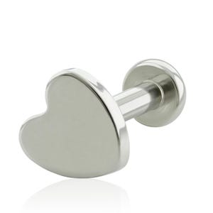 Piercing de titanio de grado implante de 18 g a 16 g con rosca en forma de corazón y labio, parte trasera plana pequeña de 16 g o 18 g (superior e inferior) para perforaciones en el lóbulo de la oreja.