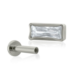 Titanio de grado de implante de 16 g a 18 g con circonita cúbica de corte BAGUETTE y labio trasero pequeño para perforaciones en orejas, cartílagos y nariz, joyería rectangular
