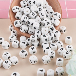 Cuentas de silicona de 12MM a granel 10 50 100pcs Cuentas de letras del alfabeto de silicona / SUMINISTRO ARTESANAL / Mezcla de cuentas de silicona para llavero cordón de joyería