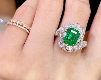 Natural Emerald Diamond Ring in 18k White Gold