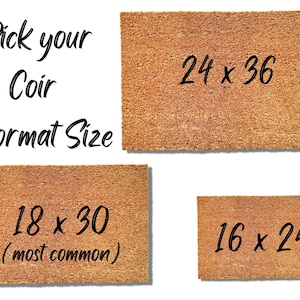 Pu&ograve; includere: Tre tappetini per porta in fibra di cocco di colore marrone con diverse dimensioni: 18 x 30 pollici (il pi&ugrave; comune), 24 x 36 pollici e 16 x 24 pollici.