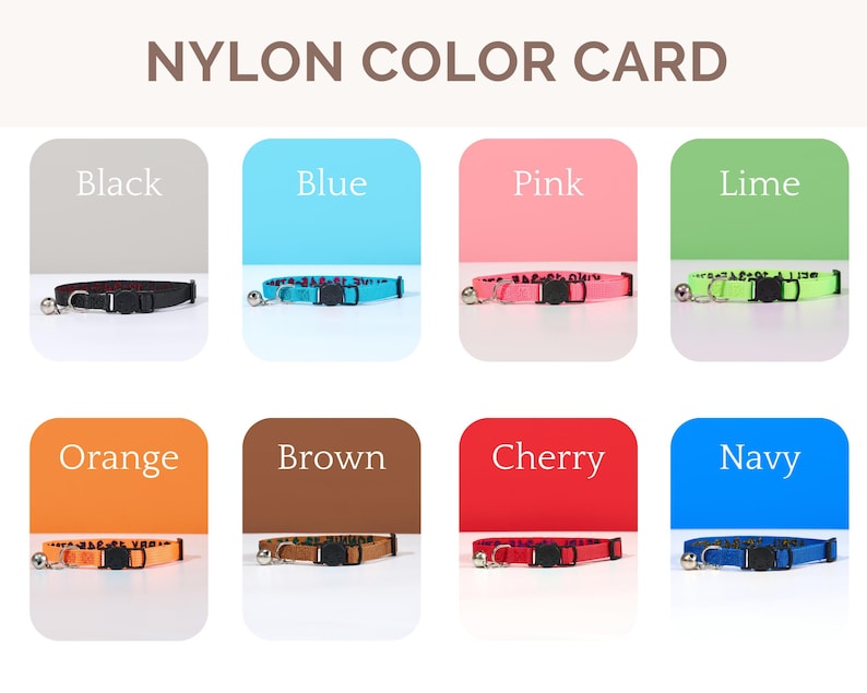 Pu&ograve; includere: Carta colore in nylon che mostra 10 colori diversi di collari per gatti con un campanello. I colori sono nero, blu, rosa, lime, arancione, marrone, ciliegia, blu navy, bianco e grigio.