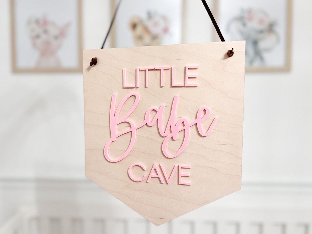 Cartello In Legno Decorazione Spaziale Little Man Cave | 20x30 Cm | Tema Spazio | Per Cameretta Ragazzi | Regalo Divertente