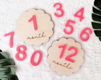 Baby Monatlicher Meilenstein Marker, austauschbare Jakobsmuschel Monatliche hölzerne Meilensteinkarten, Geschenk für Babyparty, Neugeborenen Fotorequisite für Mädchen