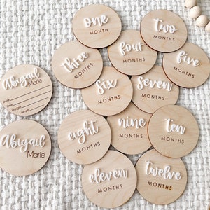 Disque d'étape mensuelle, panneau en bois pour jalon du mois pour bébé, bois pour jalon du mois, nom de bébé nouveau-né, jalon festif personnalisé en acrylique