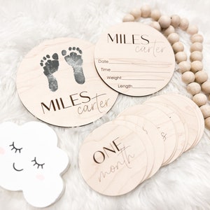 URROMA 6 Pcs Wooden Baby Milestone Set, Cloud Tassels Discs Baby Birth Announcement Sign Growth Cards Photo Card Props Baby Shower