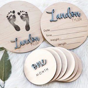 Baby Announcement Sign, Footprint Birth Announcement, Baby Name Sign for Hospital, Monthly Milestone, Personalized Baby Shower Gift 3D wood
