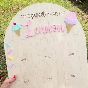 Tablero de fotos para un dulce año, fiesta de cumpleaños con helado, tablero de fotos mensual para el primer cumpleaños con temática de dulces, exhibición de fotos para el primer año de un dulce año.