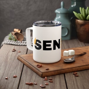 Caneca de café isolada sênior &#39;23, 10 onças
