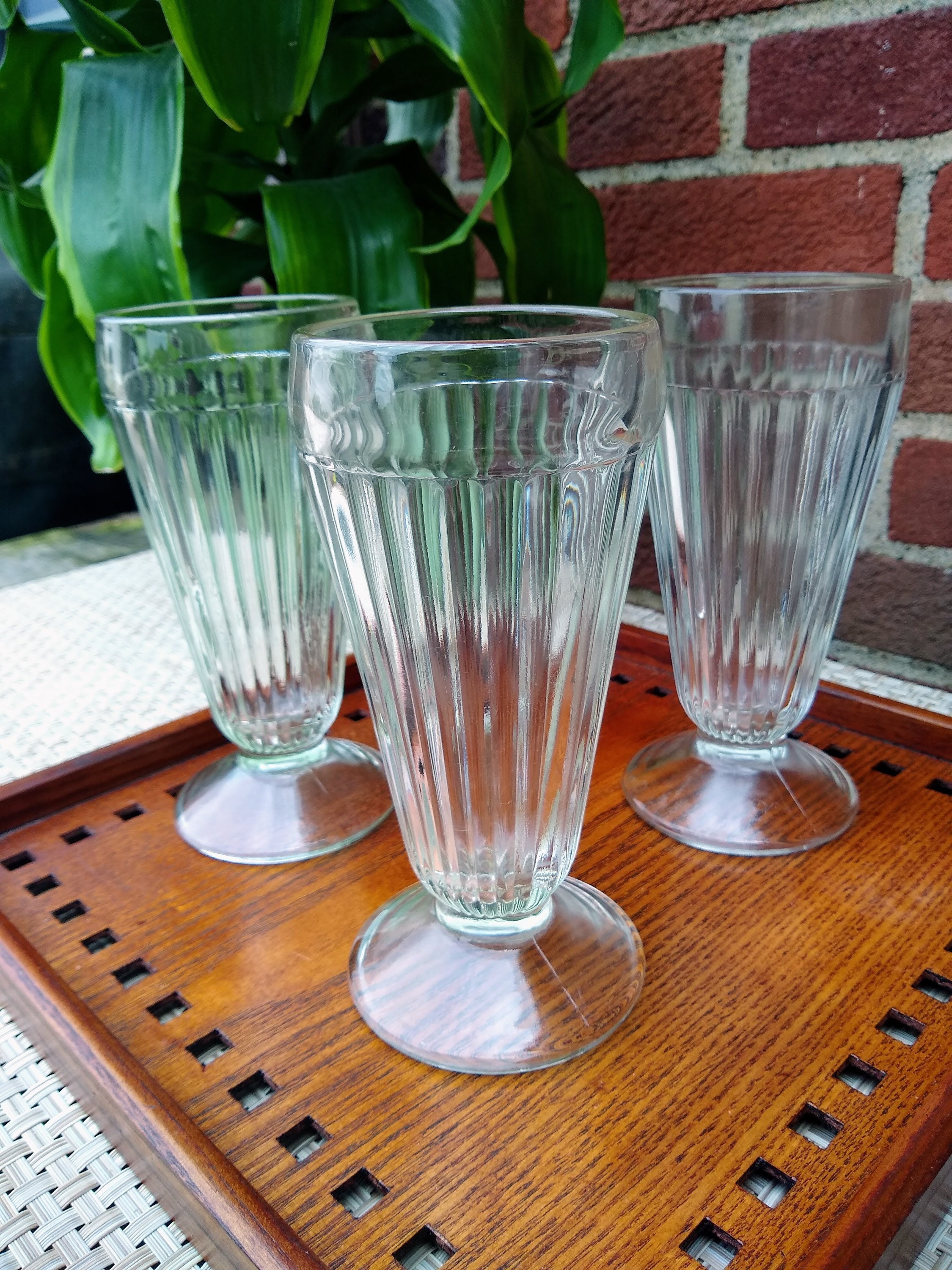 ZMOWIPDL Ribbed Glassware Vintage Drinking Glasses with Straws Set